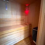 Meg With Private Pool, Sauna Jacuzzi *