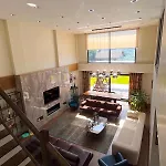 Meg With Private Pool, Sauna Jacuzzi *