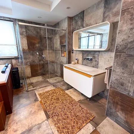 Meg With Private Pool, Sauna Jacuzzi