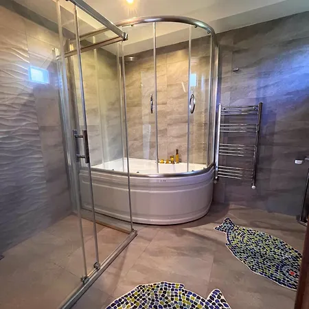 Meg With Private Pool, Sauna Jacuzzi