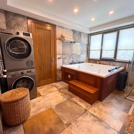 Meg With Private Pool, Sauna Jacuzzi * Kadikoey