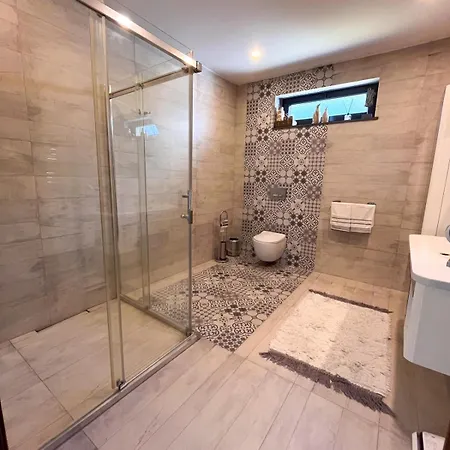 Meg With Private Pool, Sauna Jacuzzi